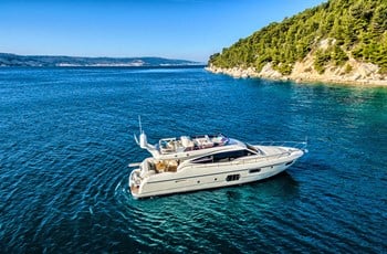 M Ferretti 620 charter Prenájom Bez Posádky Kastela, Split