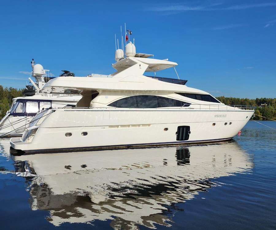 Ferretti 830