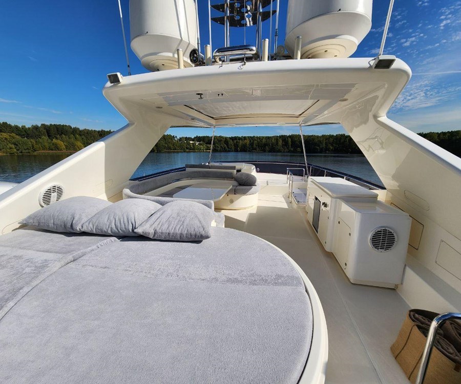 Ferretti 830