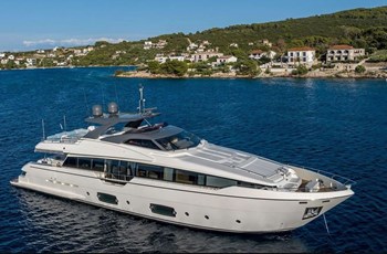 L Ferretti 95 Charter Split
