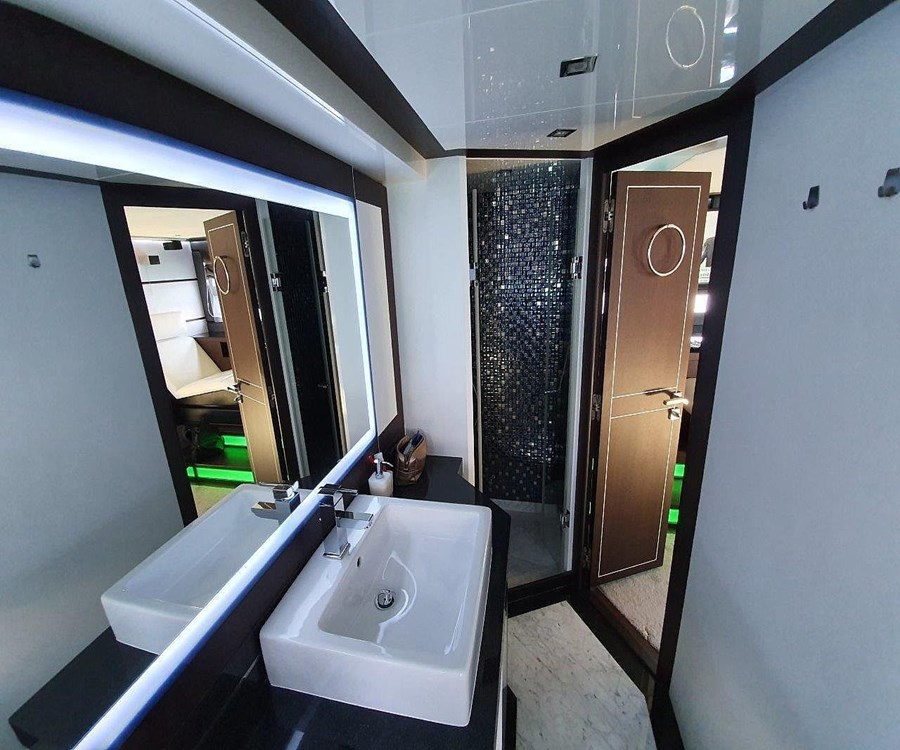 Galeon 700 Skydeck