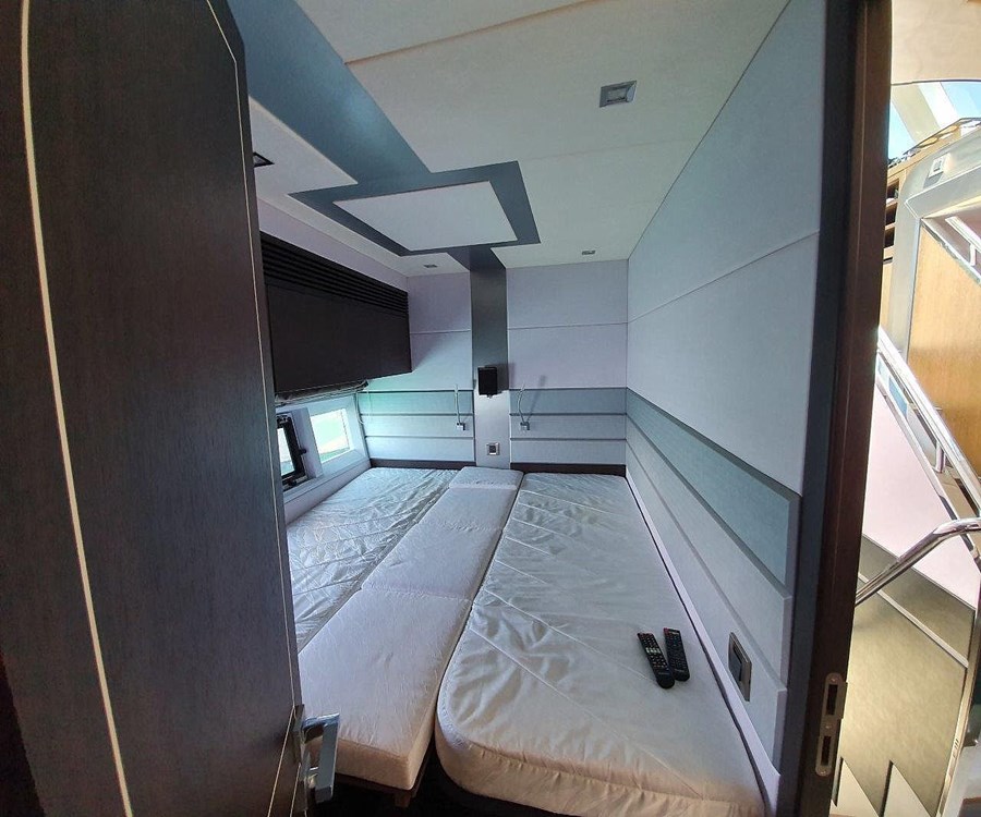 Galeon 700 Skydeck