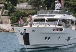 M Greenline Hybrid 48 Fly for charter in Biograd