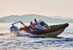 R Highfield 760 Sport for charter in Biograd
