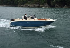 M Invictus 240 for charter in Seget Donji