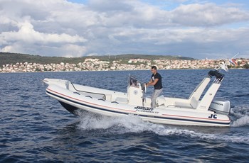 I Joker boat Clubman 22 Charter Trogir