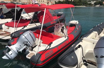 I Joker boat Wide 520 Charter Trogir