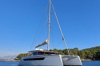 C Luna 49 Gold Charter Split