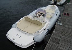 R Marlin 17 for charter in Dubrovnik
