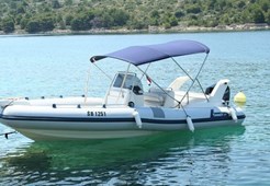 R Marlin 20 for charter in Sibenik