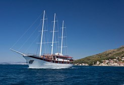 Motor-sailer Amorena