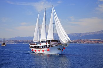 Motor-sailer Eos