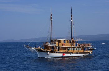 Motor-sailer Ika