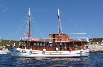 Motor-sailer Mila Majka