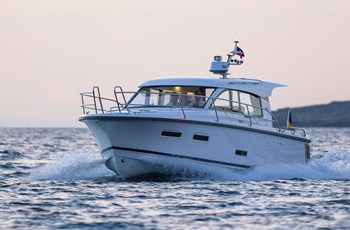 M Nimbus 305 Coupe Pronájem Split