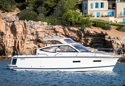 M Nimbus 305 Drophead for charter in Pirovac