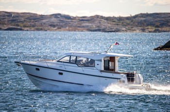 M Nimbus 365 Coupe Charter Sukosan