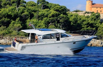 V Nimbus 405 Coupe  Affrètement Split