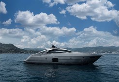 M Pershing 70 for charter in Kastela, Split