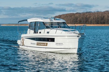 B Platinum 40 Alquiler Rogoznica