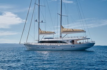 B S/Y Acapella  Affrètement Split