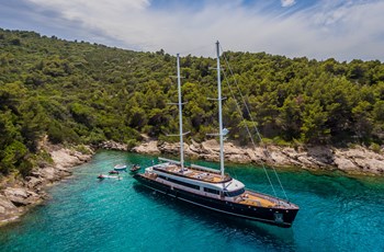 L S/Y Clase Azul Čarter Split