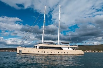 L S/Y Maxita Čarter Split