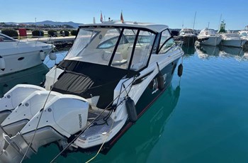 M Sea Ray 320 Brokerage Sukosan