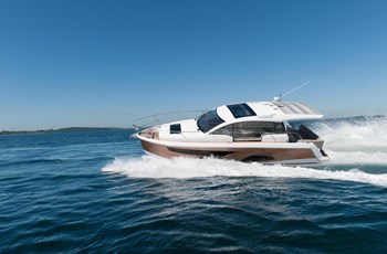 Sealine C 330