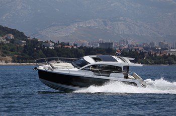 M Sealine C335 Prenájom Bez Posádky Kastela, Split
