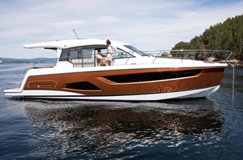 M Sealine C390 Prenájom Bez Posádky Biograd