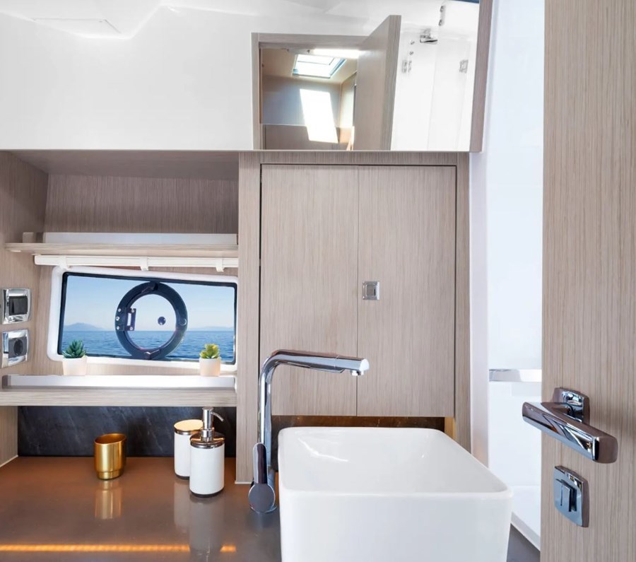 Sealine S 335