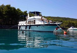 B Trader 41 fly for charter in Zadar