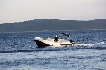 I ZAR 65 SUITE Charter Sukosan