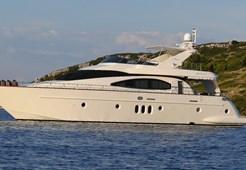 L Azimut 74 fly for charter in Zadar