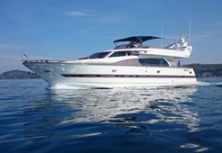 L Elegance 76 for charter in Kastela, Split