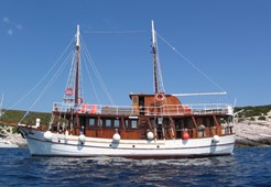 Motor-sailer Mila Majka