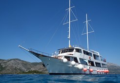 Motor-sailer Pape Prvi